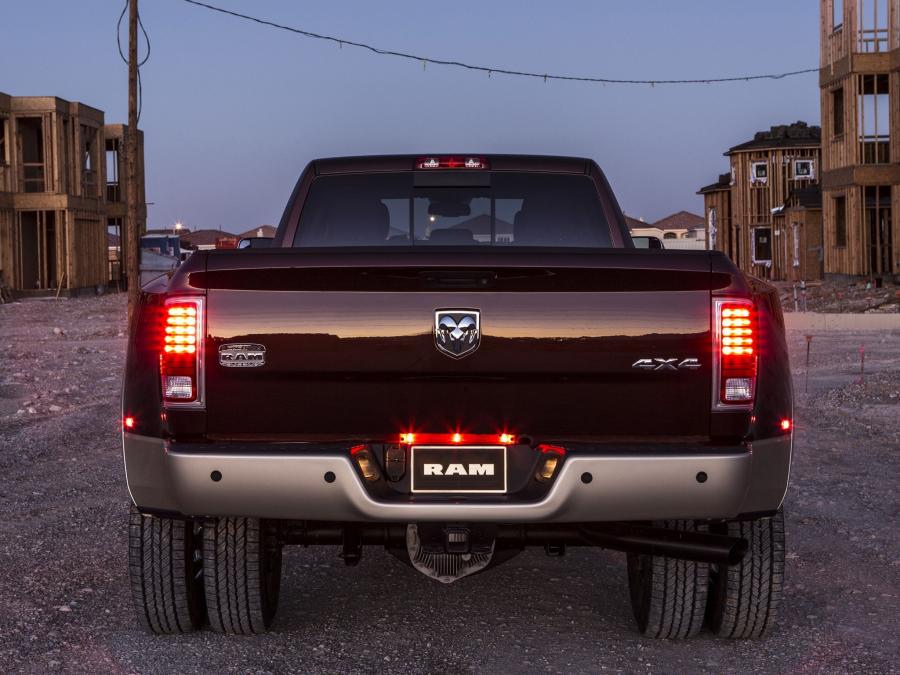  Dodge Ram 3500 Laramie Longhorn Crew Cab 2012 года  (фото 16 из 18)